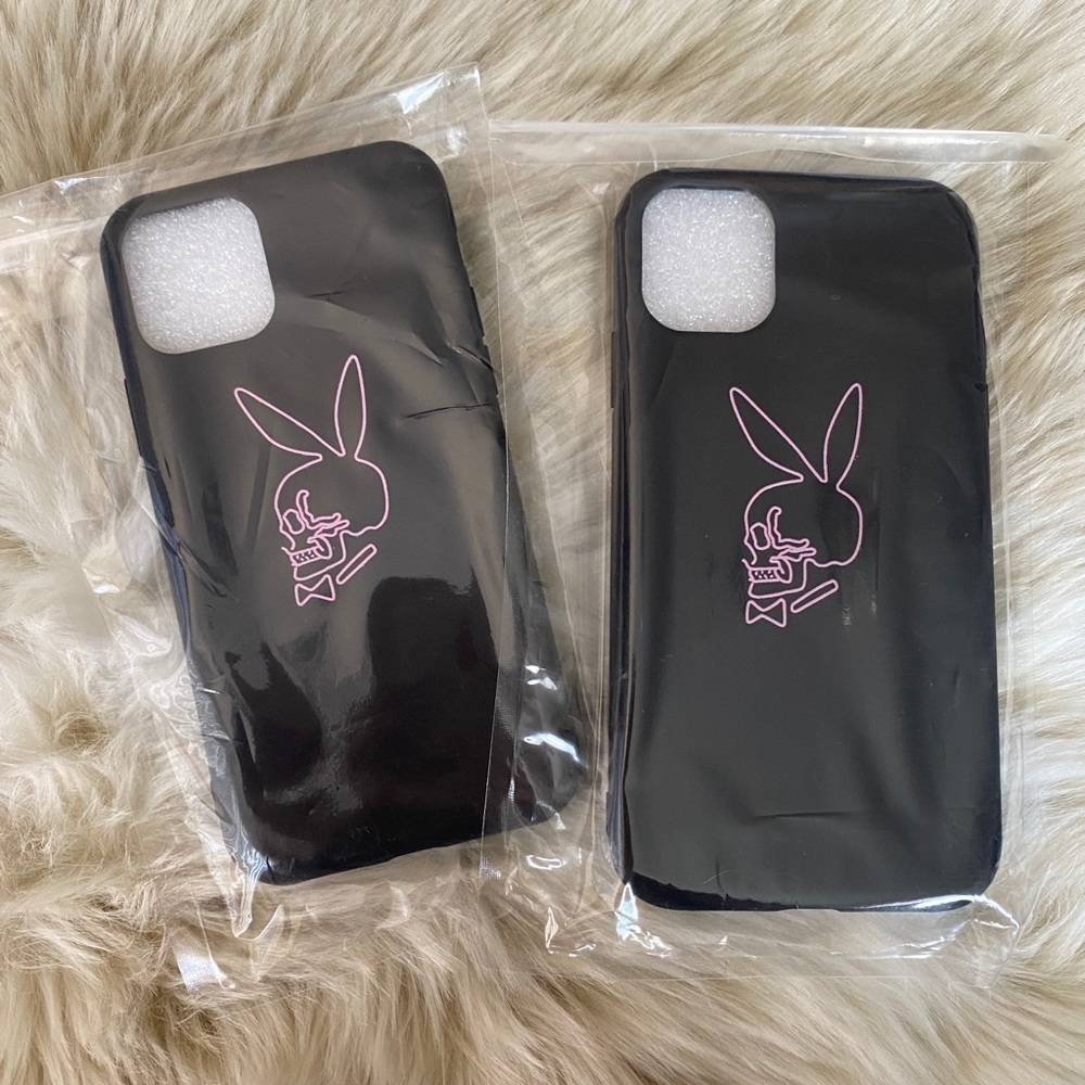 NWT - black iPhone case with pink skull graphic - Picture 2 of 3